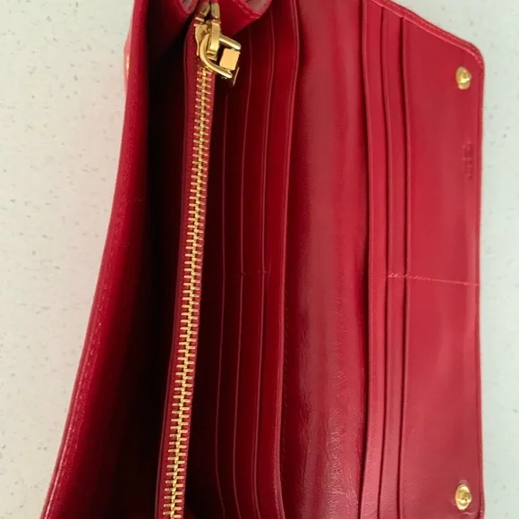 One of a kind rare brand new authentic leather Prada wallet - Picture 7 of 8
